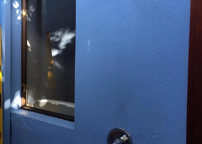 Walk To | 2br Townhouse W/ Pool & Workspace *
